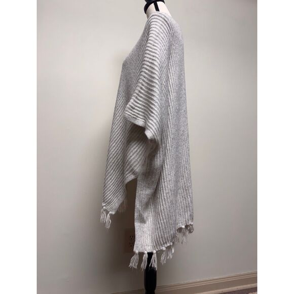 AMERICAN EAGLE Knit Fringe Sweater Poncho, Light Gray, One Size - Picture 6 of 12